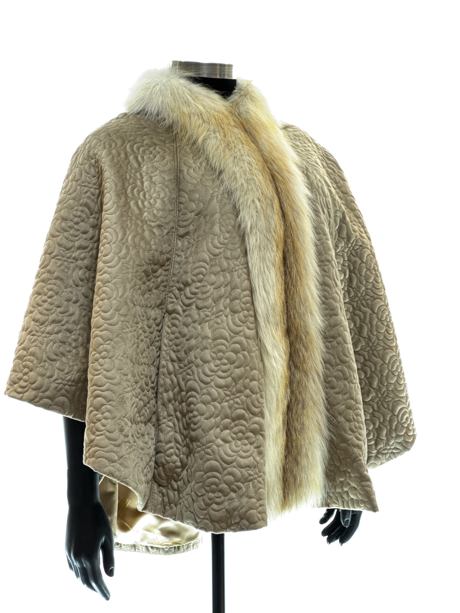 Twiggy-style quilted fawn fabric poncho with light fawn fox fur trim
