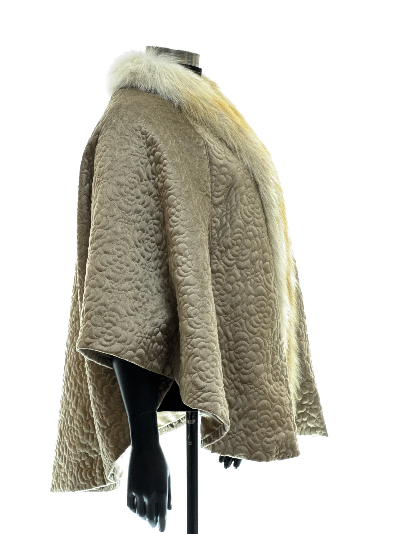 Twiggy-style quilted fawn fabric poncho with light fawn fox fur trim
