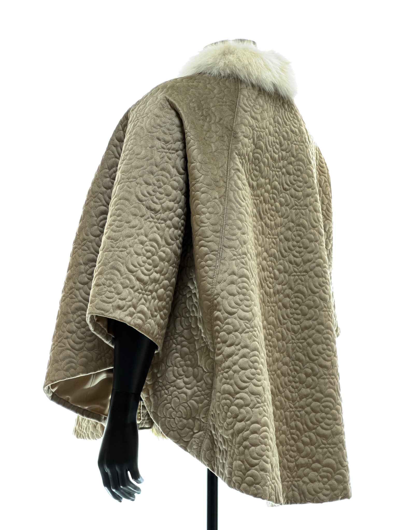 Twiggy-style quilted fawn fabric poncho with light fawn fox fur trim