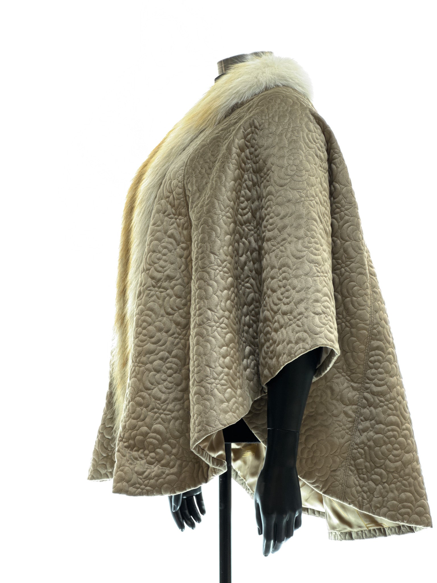 Twiggy-style quilted fawn fabric poncho with light fawn fox fur trim