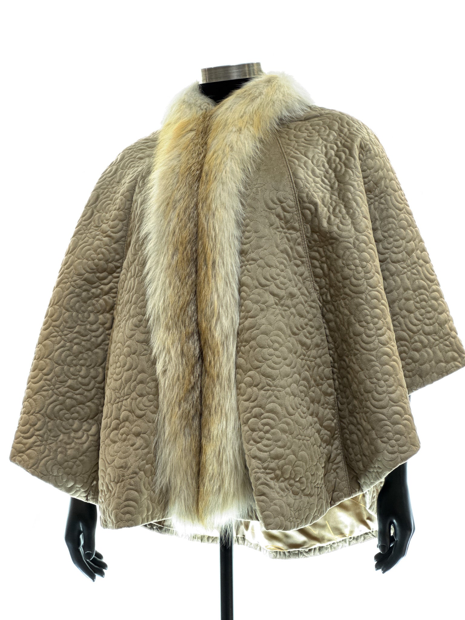 Twiggy-style quilted fawn fabric poncho with light fawn fox fur trim