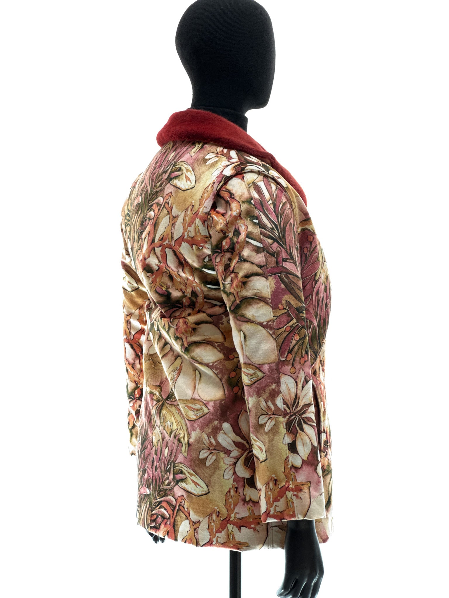 Fabric secret garden with red mink collar