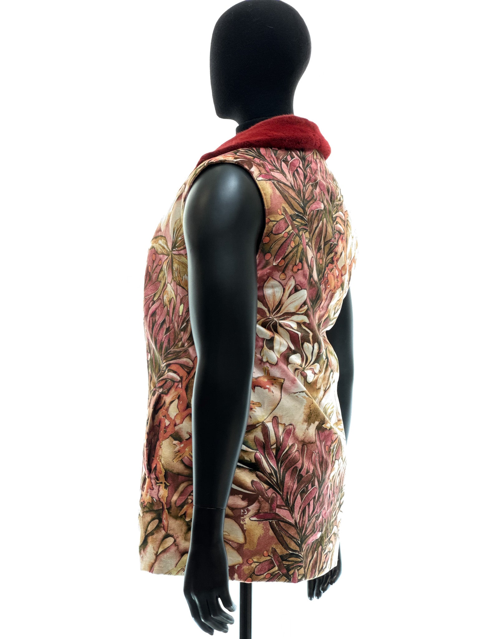 Fabric secret garden with red mink collar