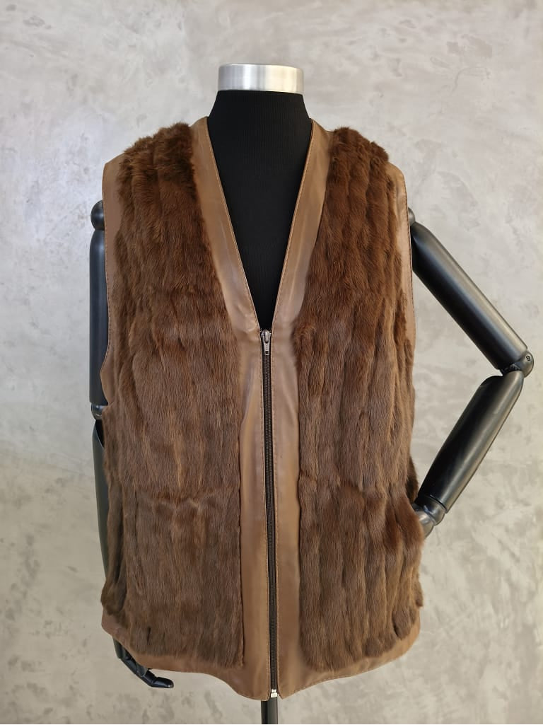 #14193.2 Mid Brown Canadian Squirrel Giles Fur Front & Leather Back