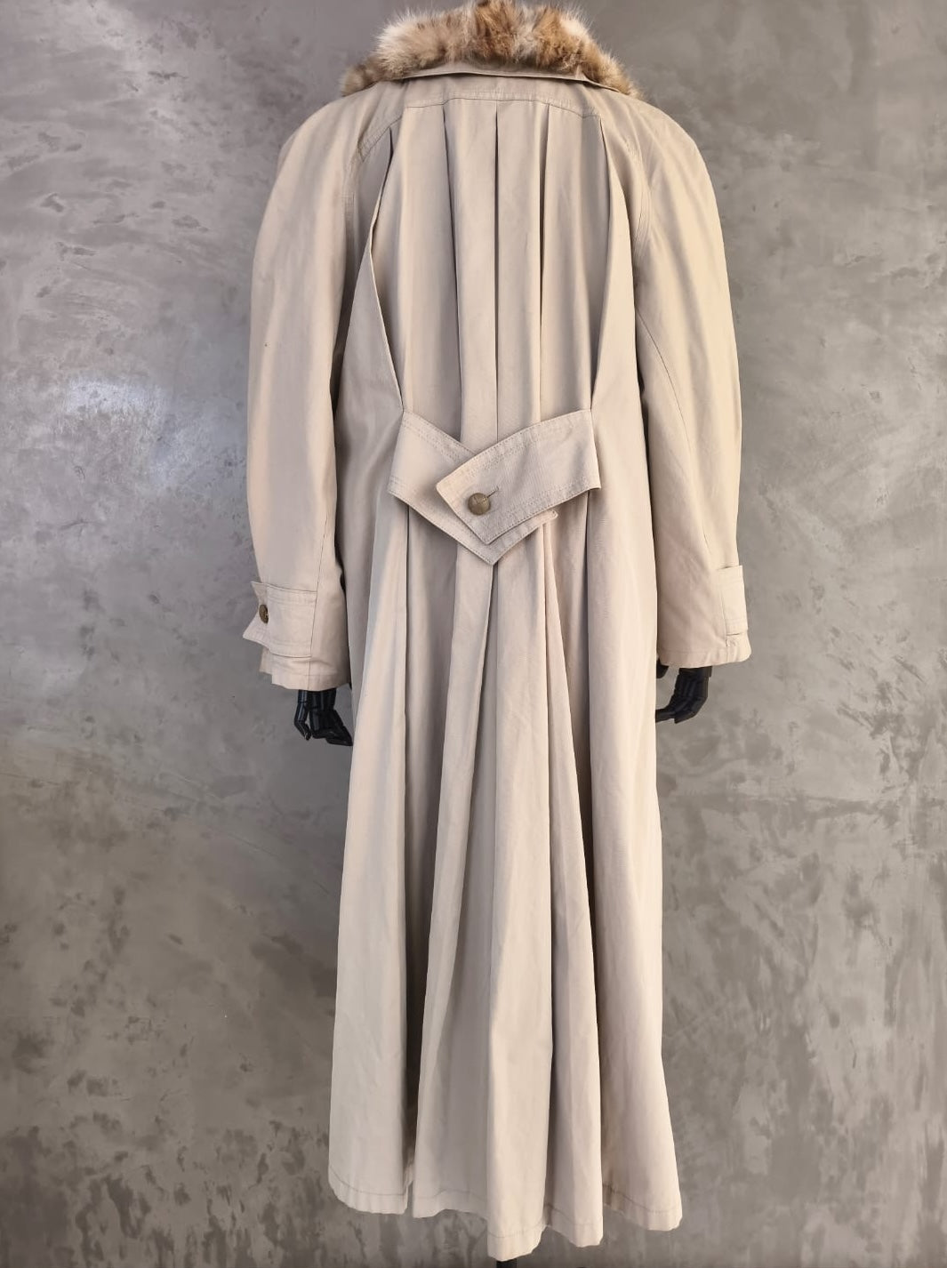 #14705.1 Mushroom Grey Fabric Coat With Cat Lynx/Bob Cat Paw Plate Inner