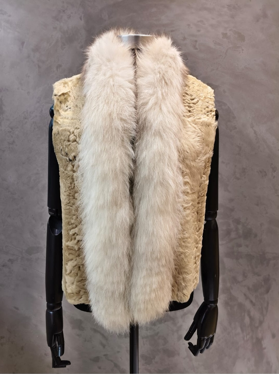 #14381.1 Beige Karakul Nappa Reversible Giles With Fox Trim