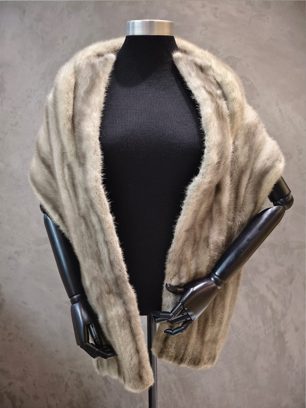 # 14211 Violet Mink Stole