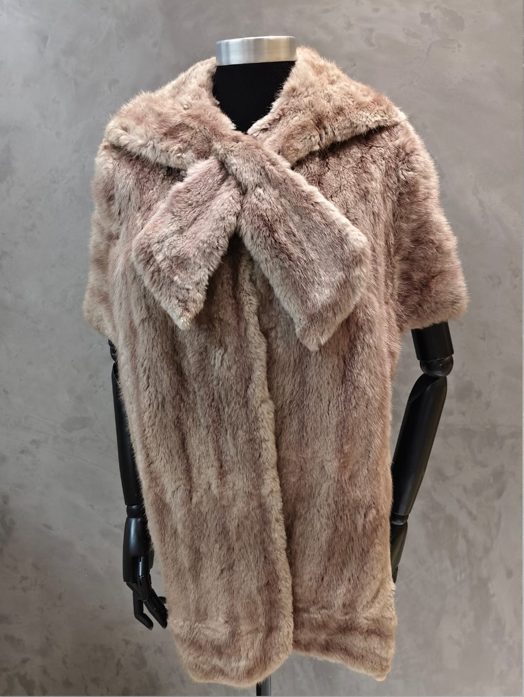 # 14226 Rosa Centred- Grey Flank Musquash Stole.