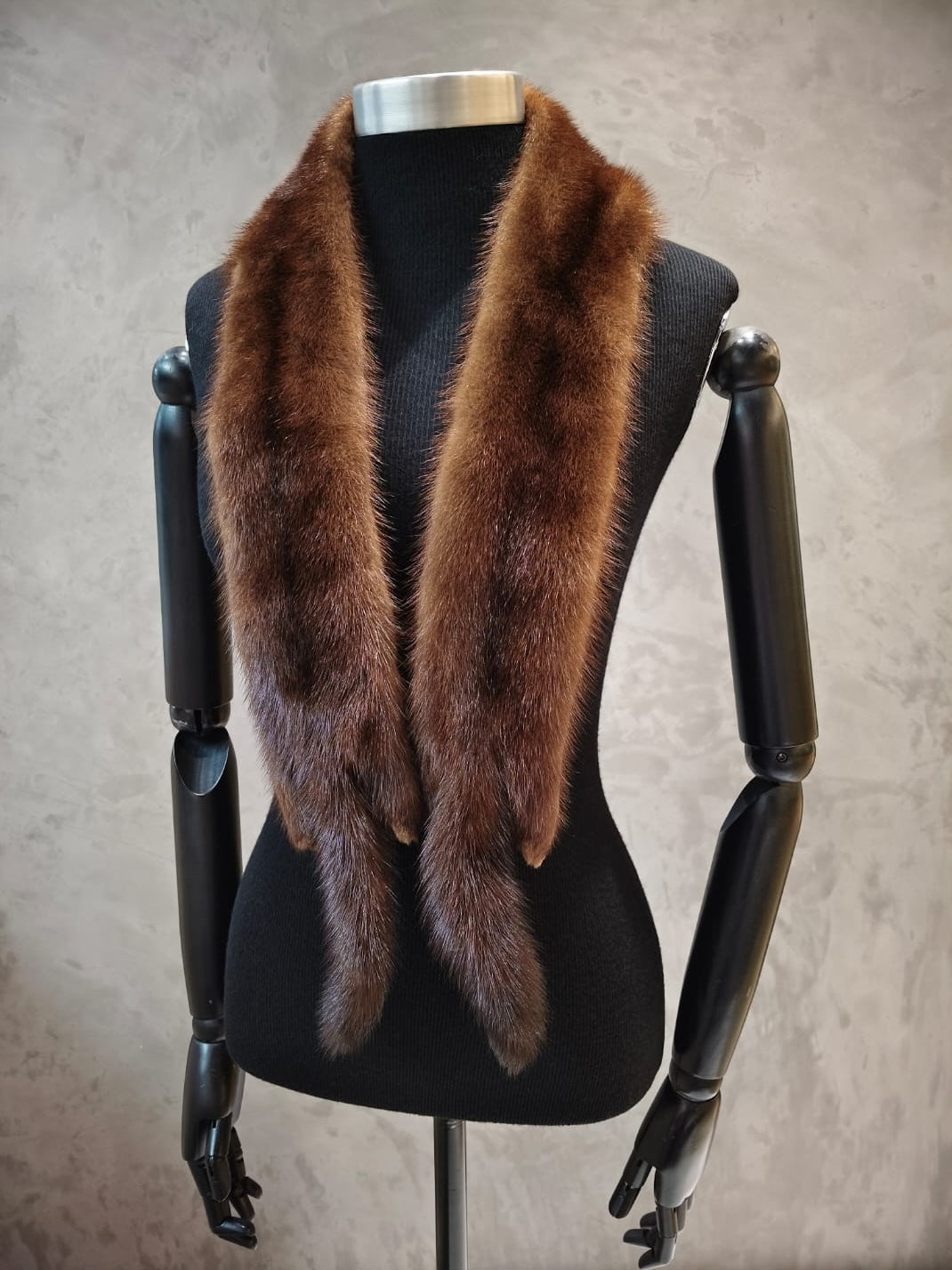 # CPT 18287 Ranch Mink 2 Skin Collier.