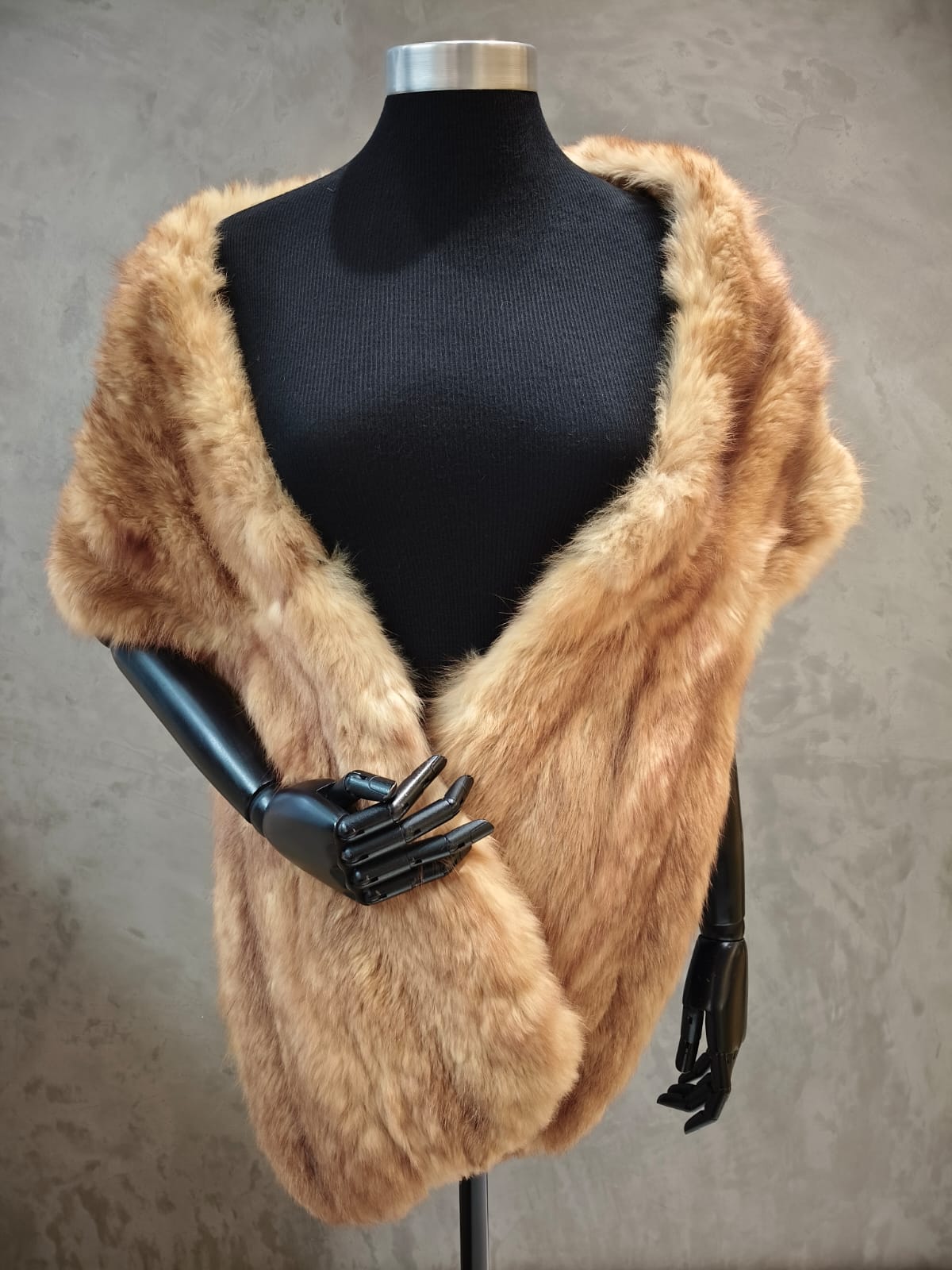 # 14263.1 Beige Flank Caramel Centre American Martin