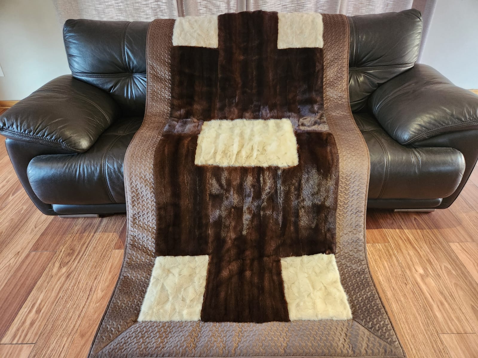 Ranch mink & Ivory white mink portion posts 220 x 110cm including border of fabric