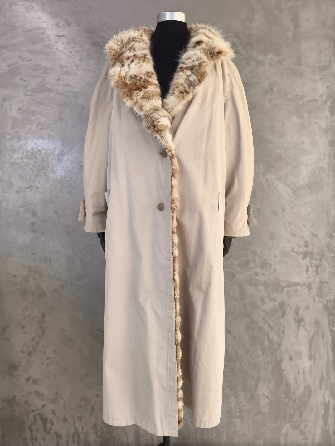#14705.1 Mushroom Grey Fabric Coat With Cat Lynx/Bob Cat Paw Plate Inner
