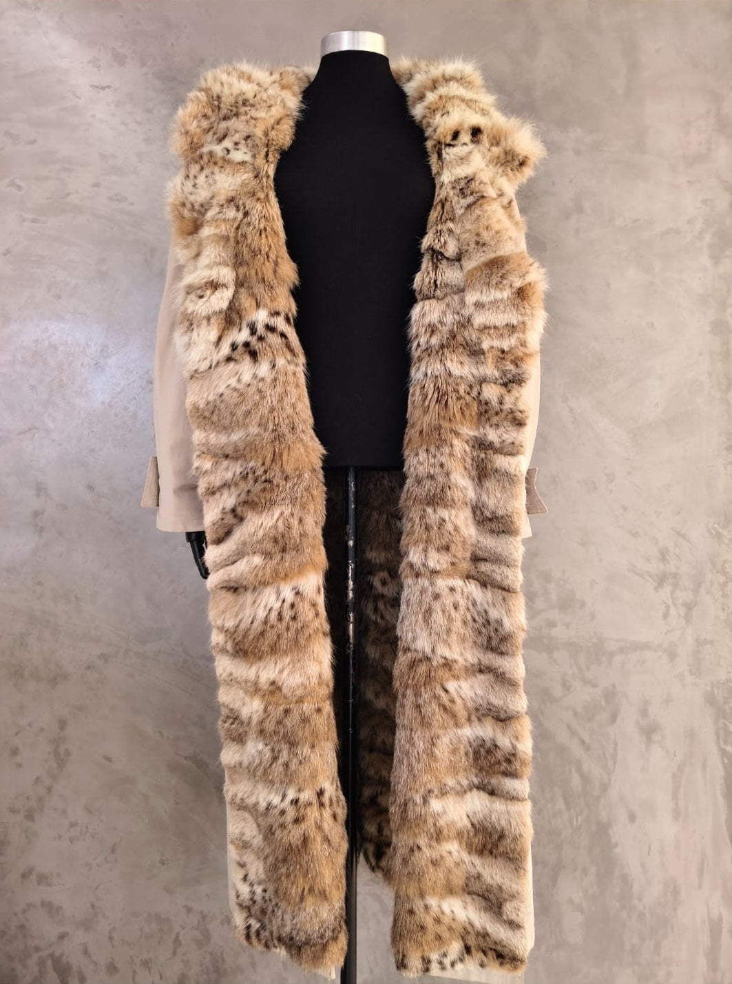 #14705.1 Mushroom Grey Fabric Coat With Cat Lynx/Bob Cat Paw Plate Inner