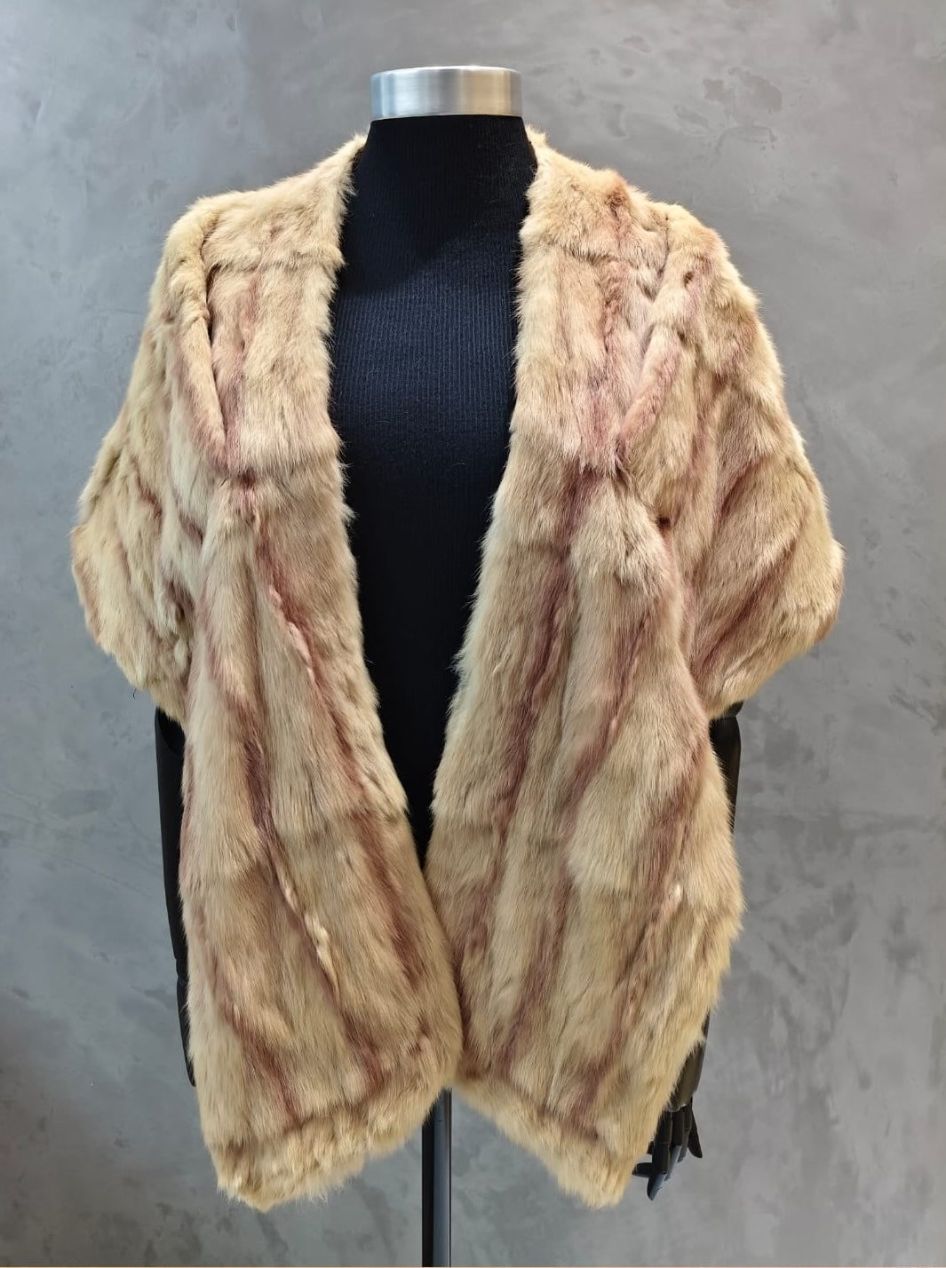 # 14373.1 Beige Flank Tan Centred Russian Squirrel Stole.