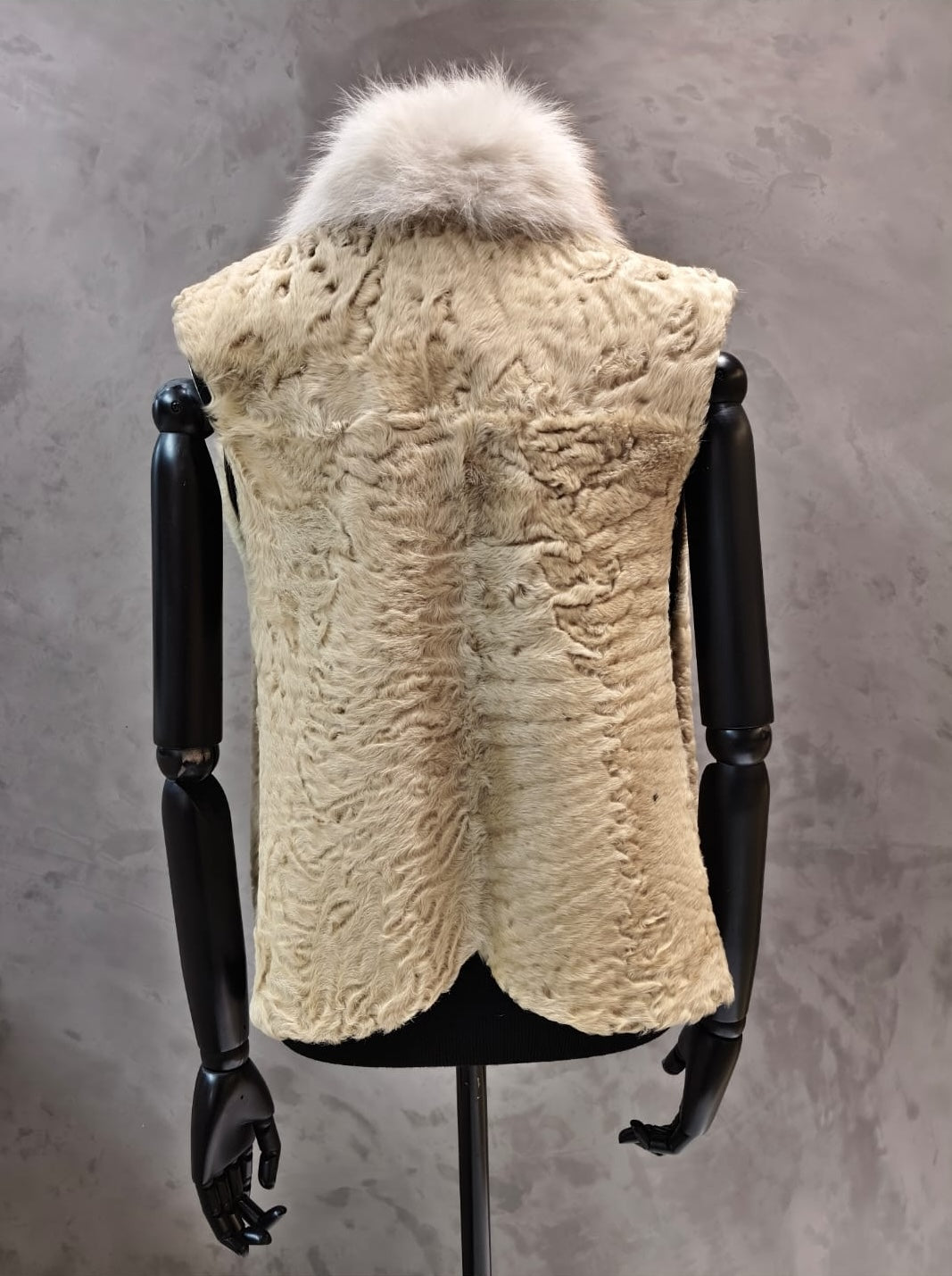 #14381.1 Beige Karakul Nappa Reversible Giles With Fox Trim