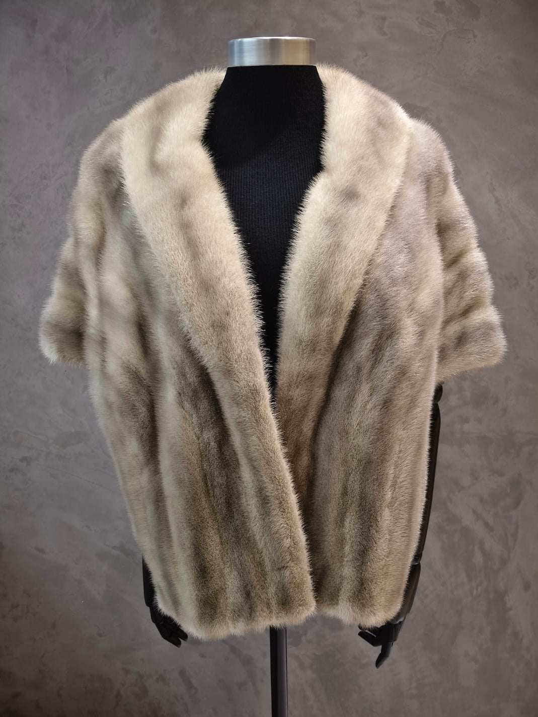 # 14211 Sapphire Mink Stole
