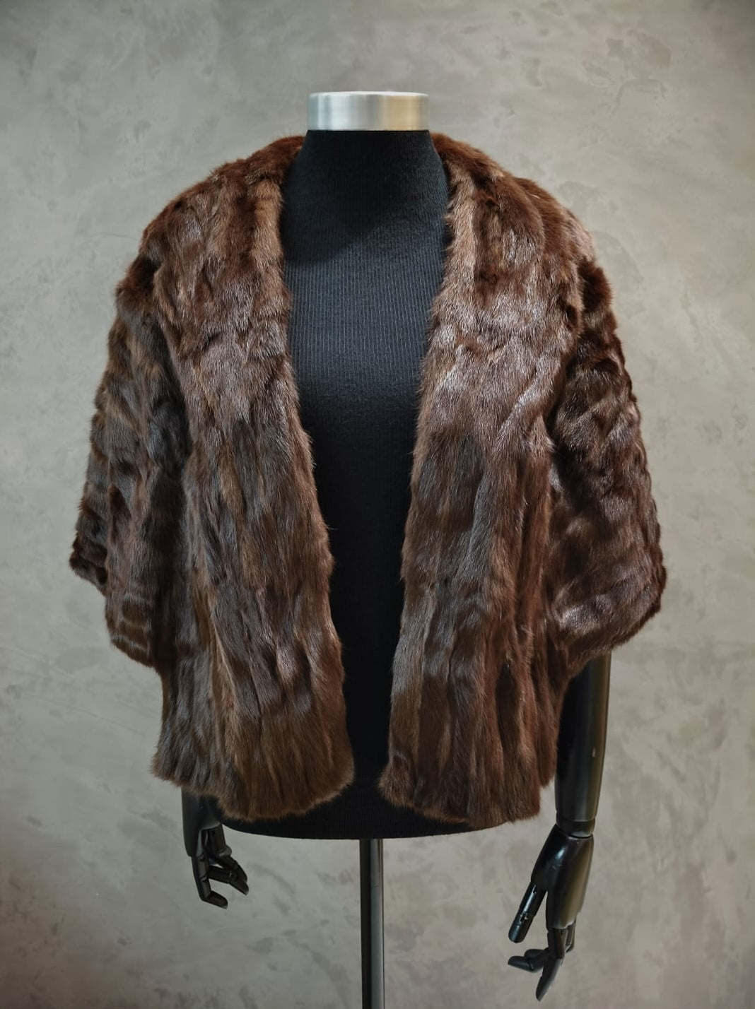 # 14211 Mid Brown Tone Canadian Squirrel Cape