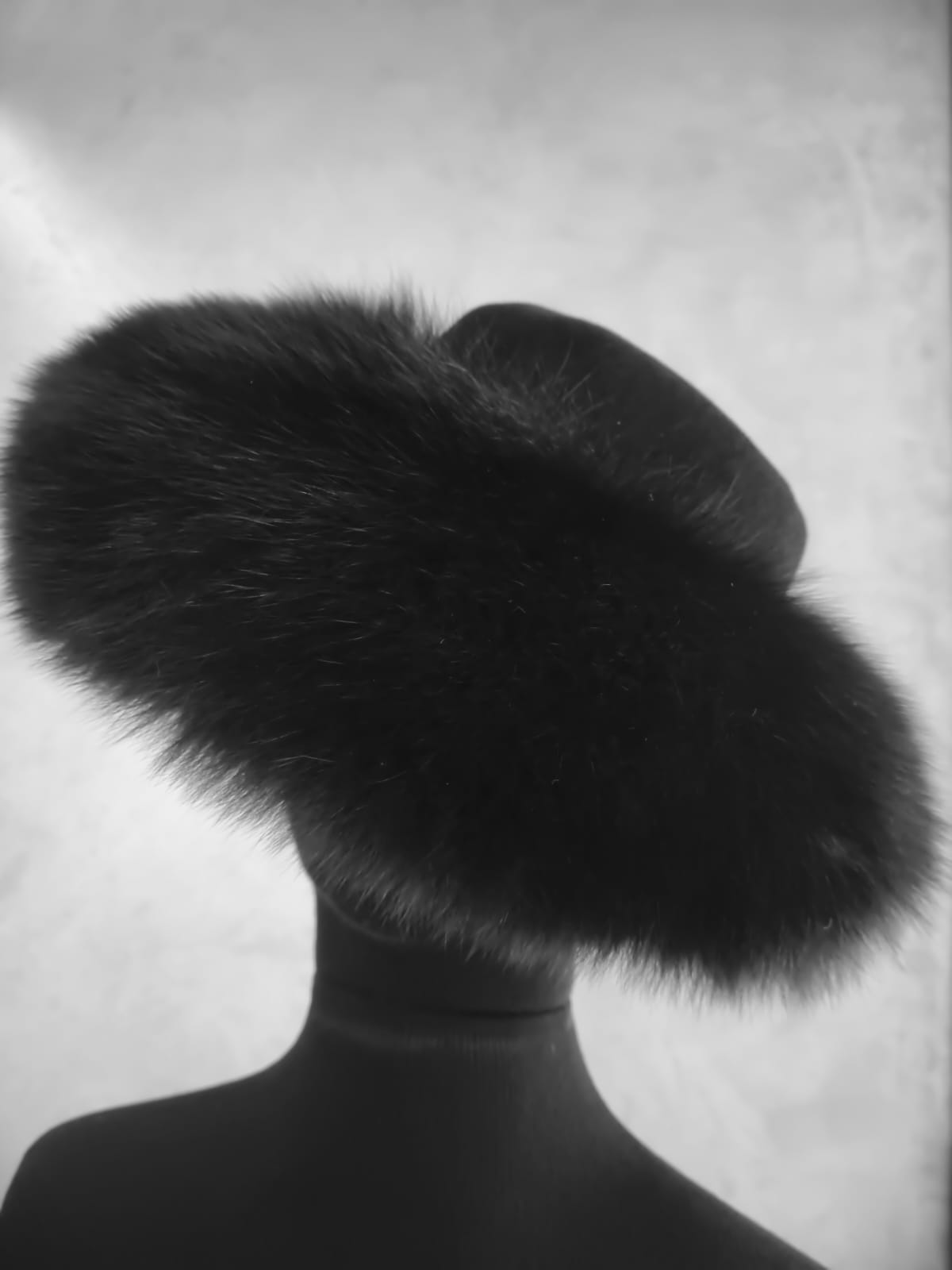 # 14256.1 Black Velt Picture Hat With Black Fox Trim