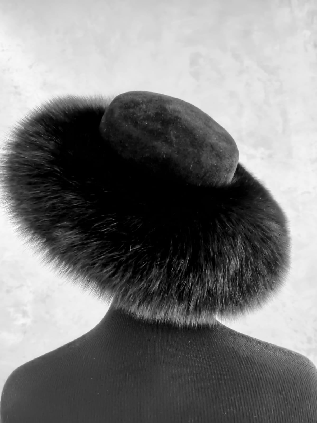# 14256.1 Black Velt Picture Hat With Black Fox Trim