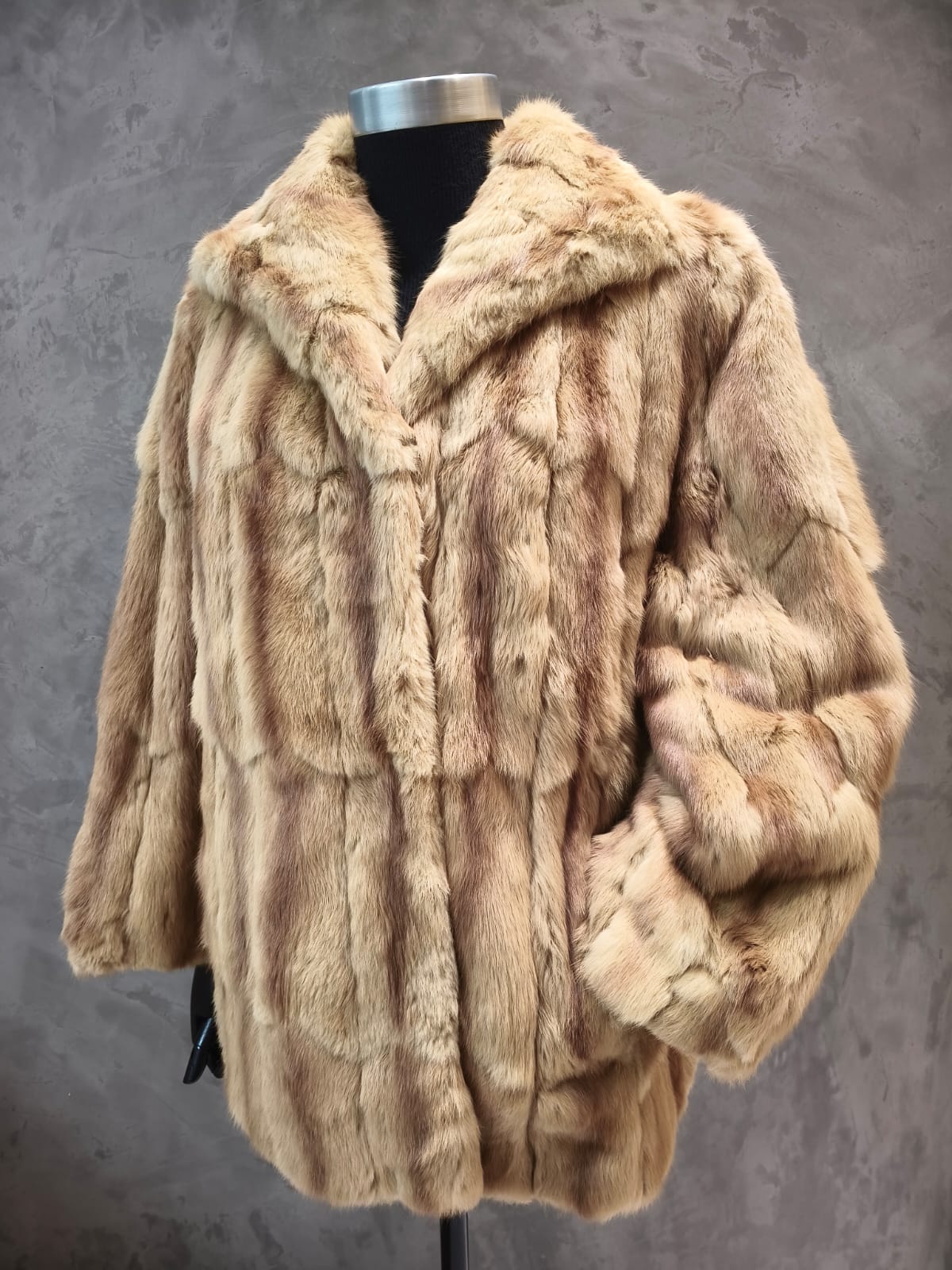 #14275.1 Caramel Centre on Beige Flank Russian Squirrel Jacket