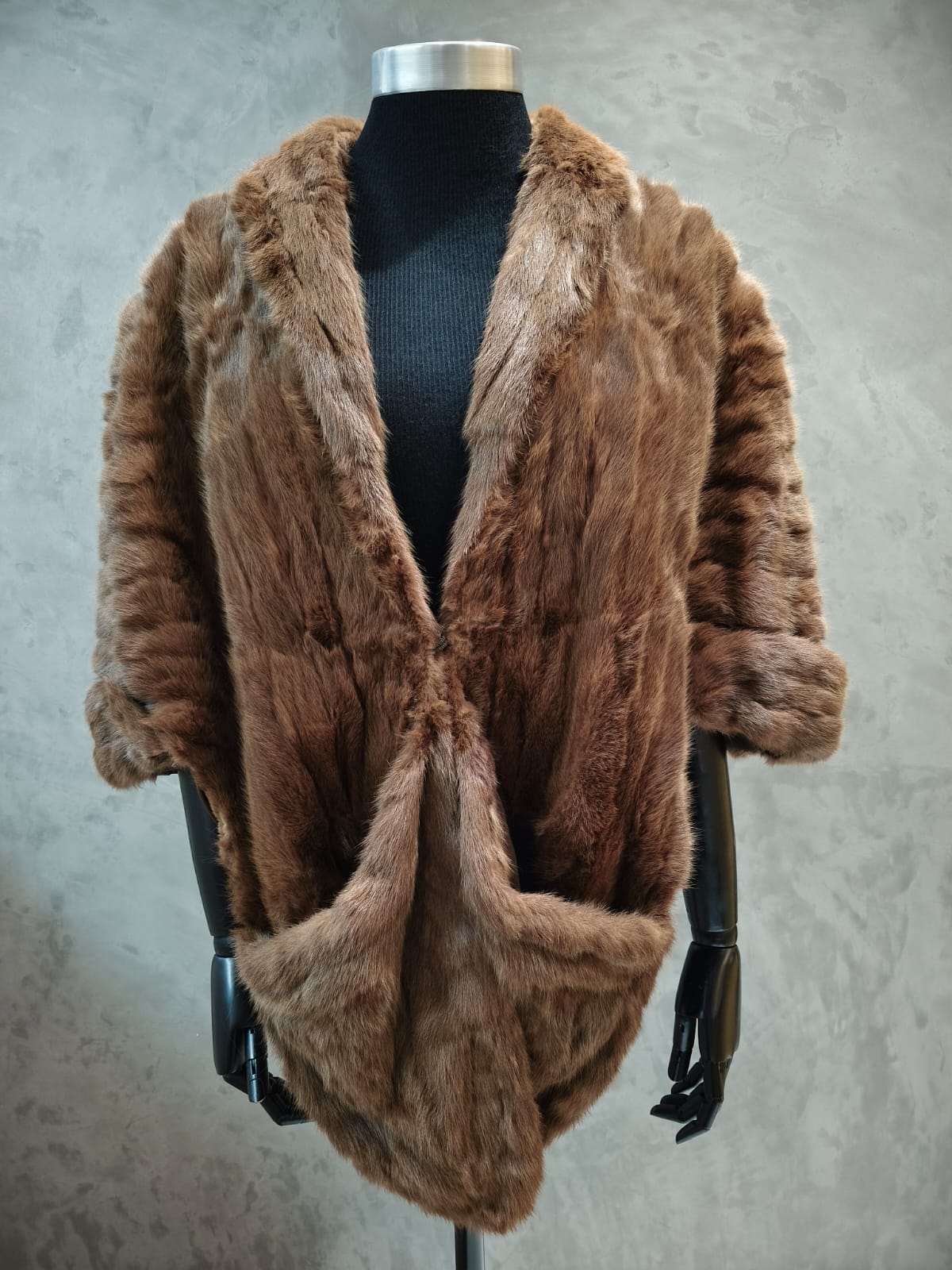 # 14 263.1 Light - Mid Brown Canadian Squirrel Cape/Stole