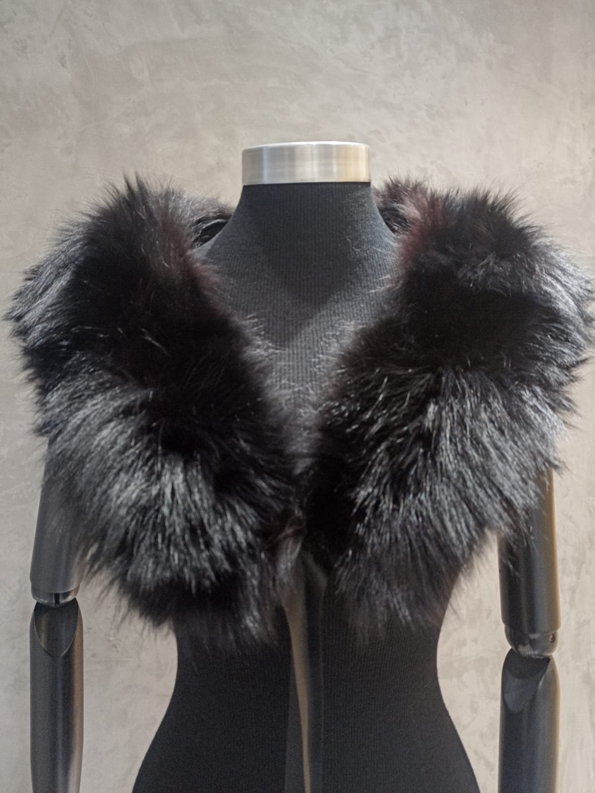#13681.1 One Dyed Black Fox loose collar