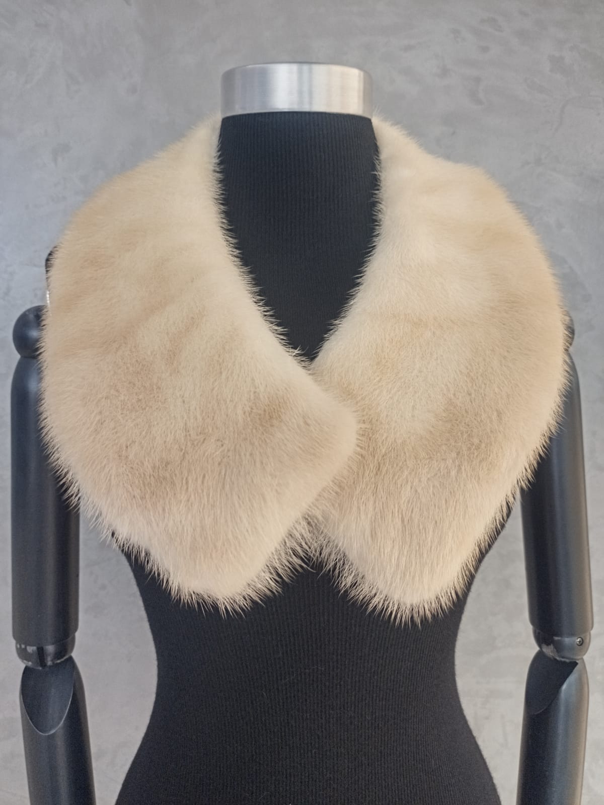 #14010.1 Ivory Mink Loose Collar
