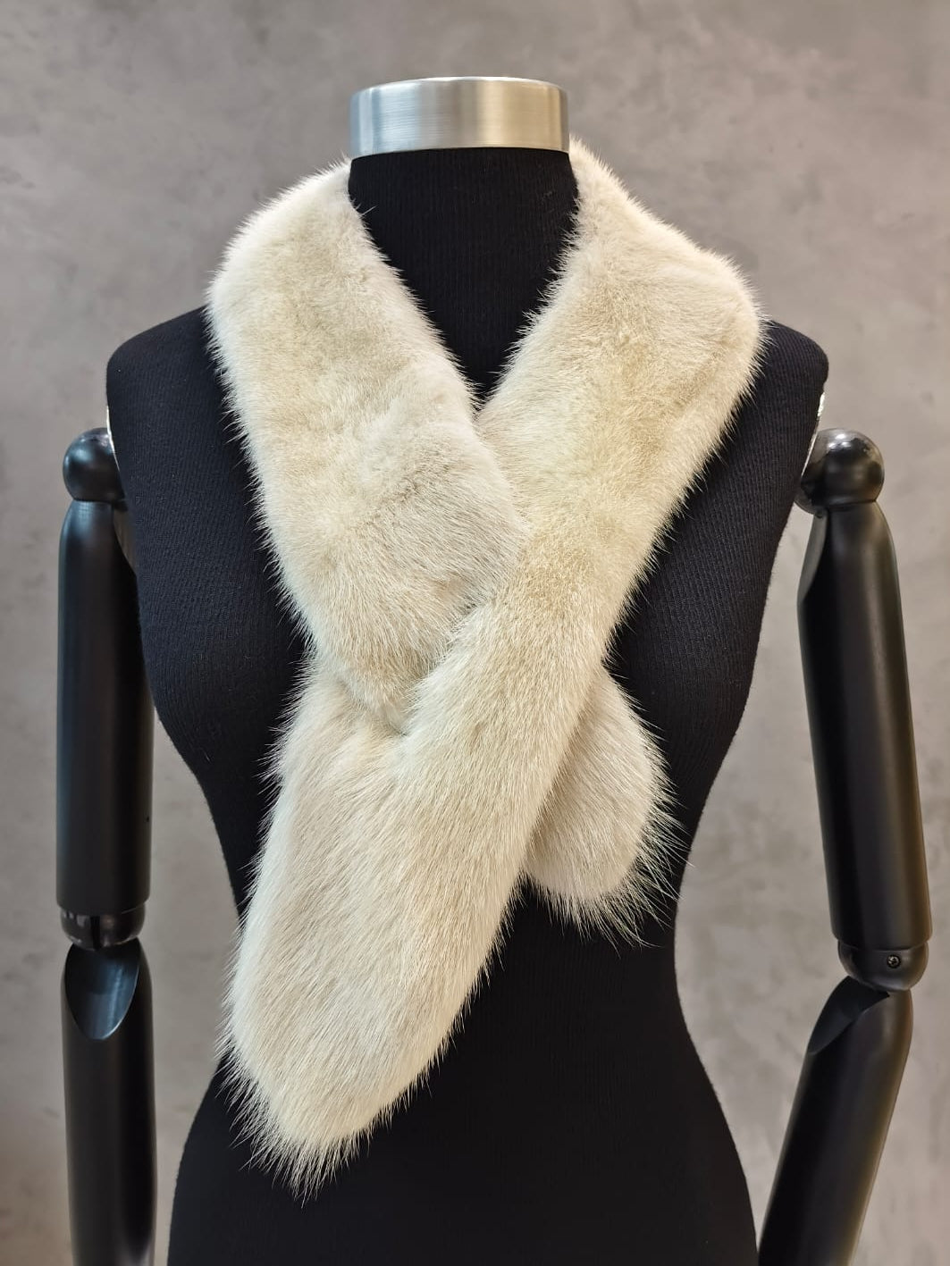 #14355.1 Ivory Mink Krawat