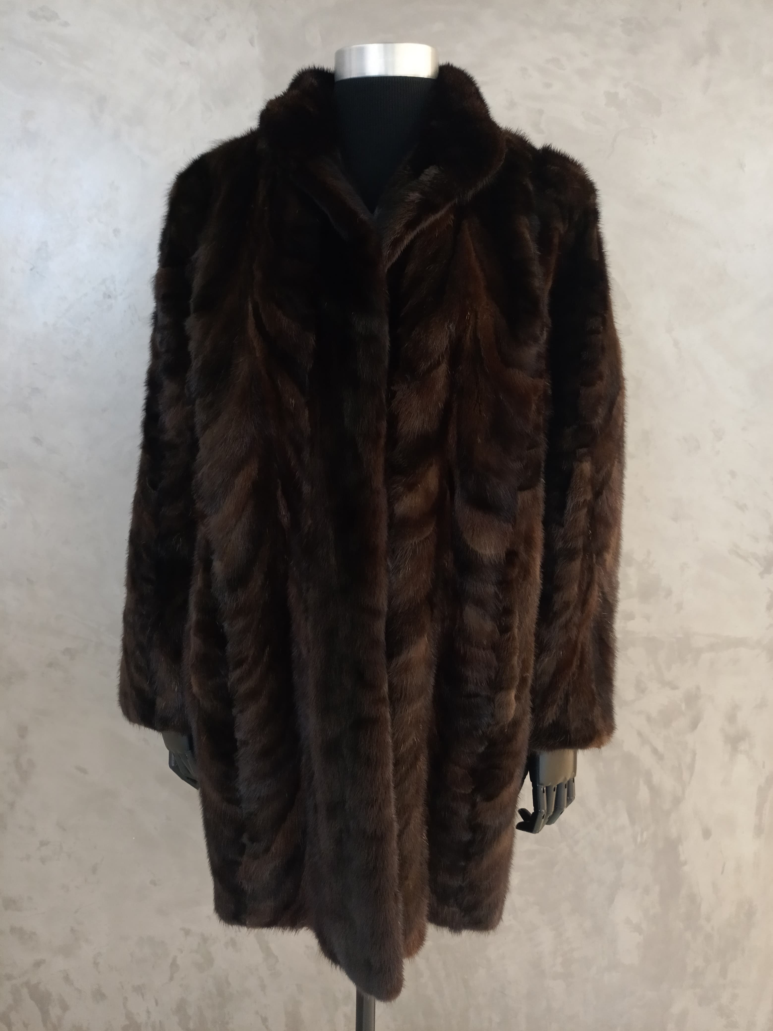 #14051 Ranch Mink Portion Jacket With Full Pelt Trim Collar and Down Fronts