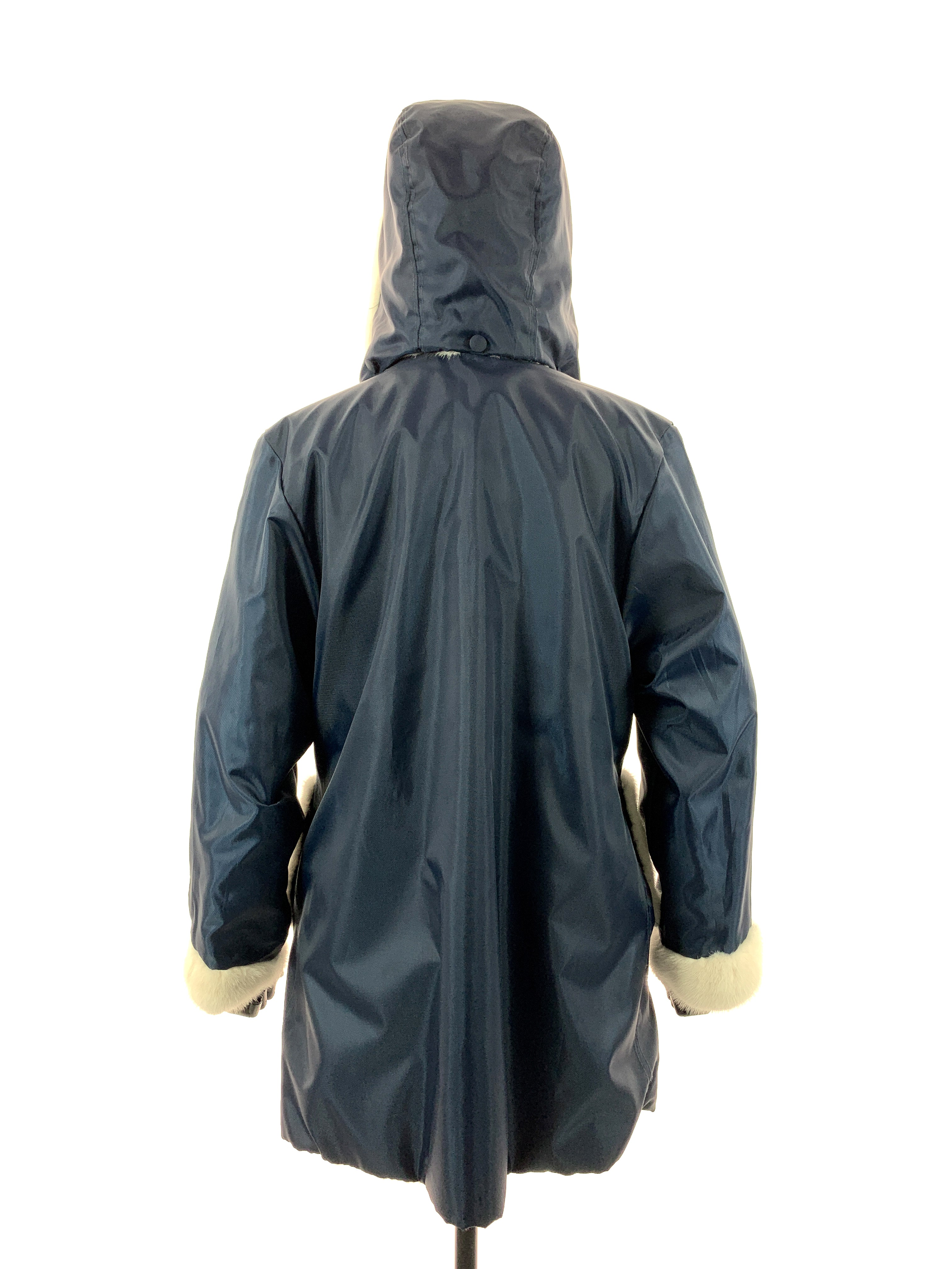 sheared-coney-side-one-hood-up-00070.jpg
